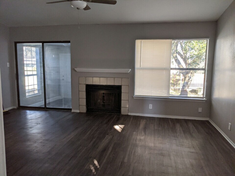 4122 Alaskian Sunrise in San Antonio, TX - Building Photo
