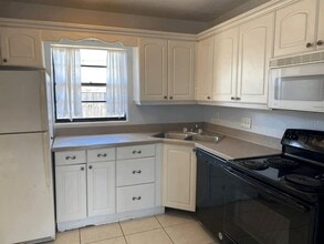 461 S Brevard Ave in Cocoa Beach, FL - Building Photo - Building Photo