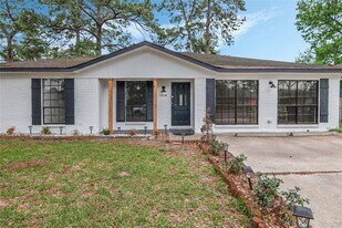 7638 Parker Rd in Houston, TX - Building Photo