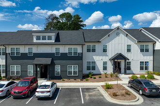 Kinwood Union City in Atlanta, GA - Building Photo - Building Photo