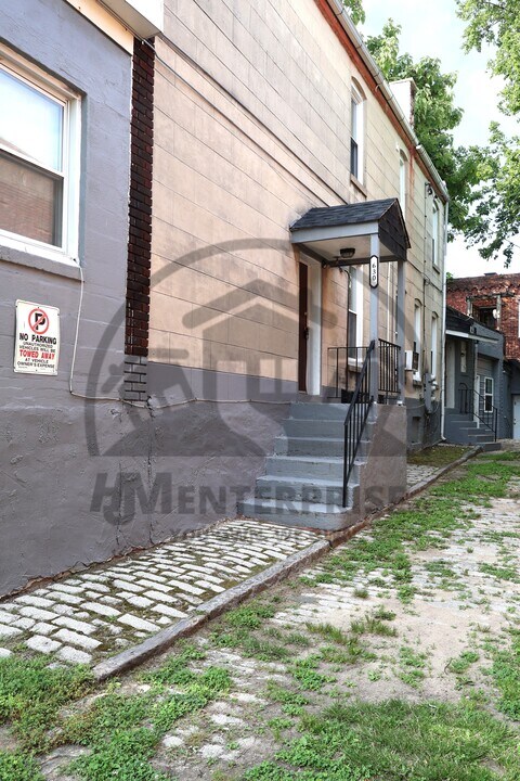 630 Gutman Ave in Baltimore, MD - Building Photo