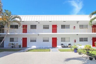 402 Lake Shore Dr, Unit Unit 207 in Lake Park, FL - Building Photo - Building Photo