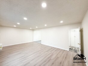 5131 Buffalo Ave in Los Angeles, CA - Foto de edificio - Building Photo