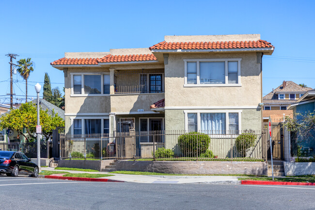 1210 Chestnut Ave in Long Beach, CA - Foto de edificio - Building Photo