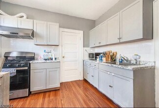 9 E Madison Ave in Clifton, NJ - Building Photo - Building Photo