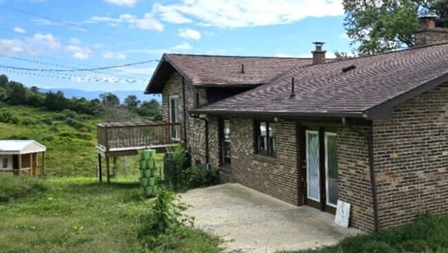 516 Cumberland Estates Rd in Cumberland Gap, TN - Building Photo - Building Photo