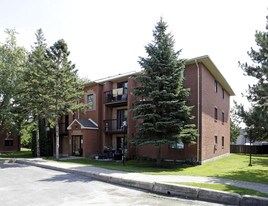 171 Edgehill Dr in Barrie, ON - Building Photo