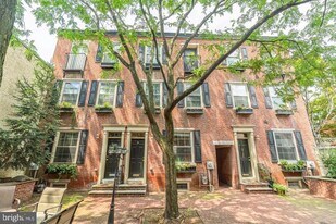 970 N Lawrence St in Philadelphia, PA - Building Photo