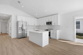 988 W 9th St in St. Augustine, FL - Building Photo - Building Photo