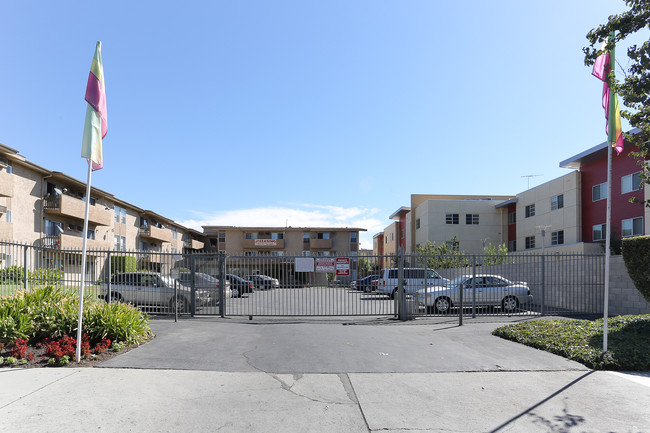 North Hills Willis Apartments in Panorama City, CA - Building Photo - Building Photo