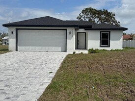 12122 Clarendon Ave in Port Charlotte, FL - Building Photo