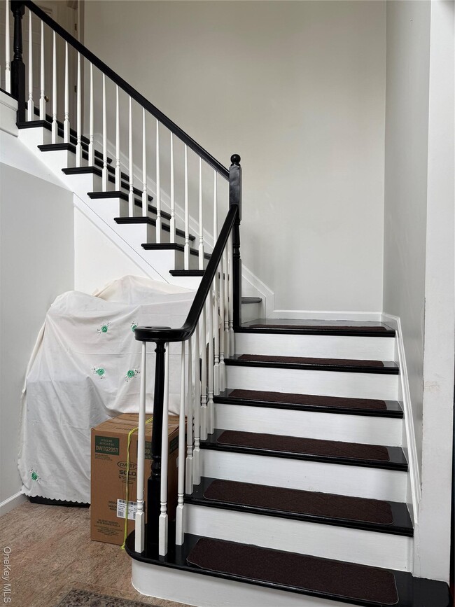 6 Taylor Ln in Medford, NY - Building Photo - Building Photo