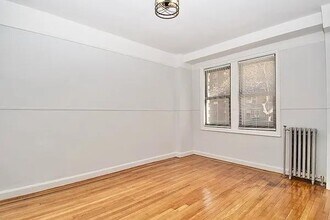 504 Grand St in New York, NY - Foto de edificio - Building Photo