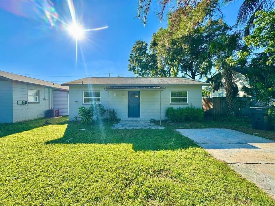 6400 30th St N in St. Petersburg, FL - Building Photo
