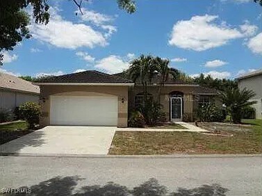11082 Lakeland Cir in Ft. Myers, FL - Building Photo