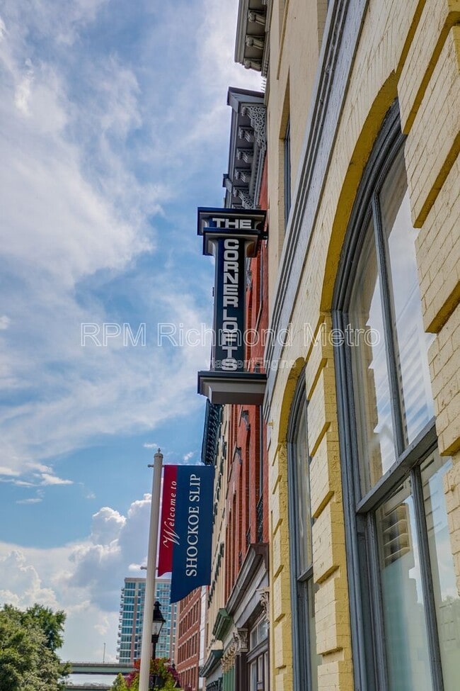 1321 1/2 E Main St