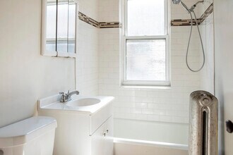 4208 N Clark St, Unit 4224-3 in Chicago, IL - Building Photo - Building Photo