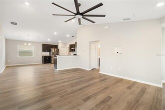 7224 Twisting Pines Lp in Zephyrhills, FL - Building Photo - Building Photo