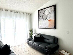 333 W Shoreline Dr in Davenport, FL - Building Photo - Building Photo