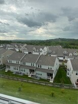 4 Stratton Dr, Unit 205 in Woburn, MA - Building Photo