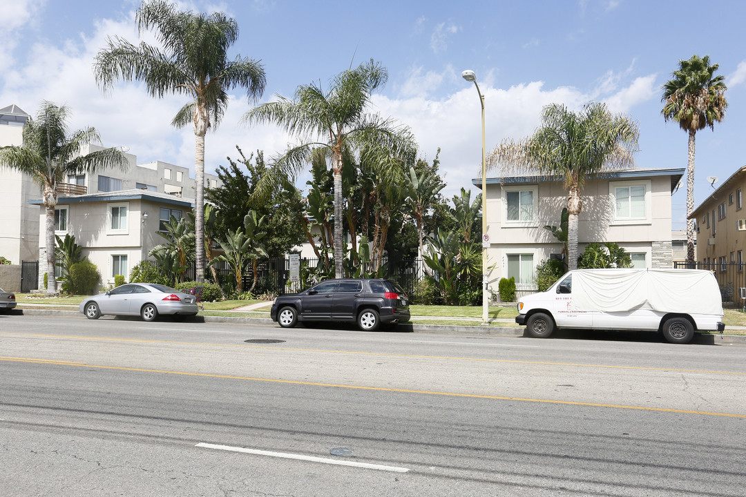 20607 Vanowen St in Winnetka, CA - Foto de edificio