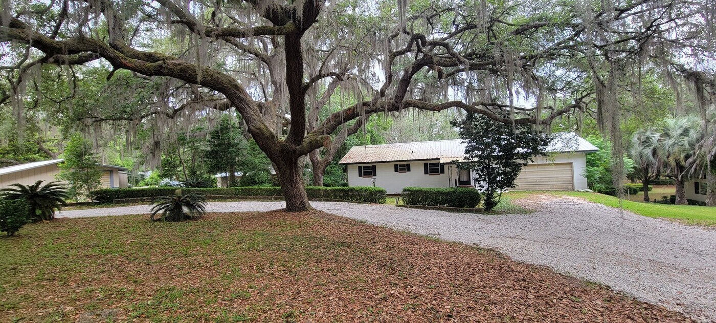 141 SE 59th St in Keystone Heights, FL - Foto de edificio