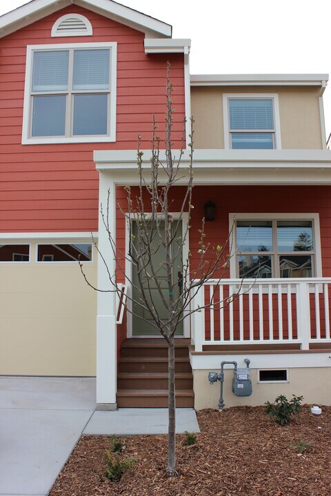 446 Lindberg Cir in Petaluma, CA - Building Photo