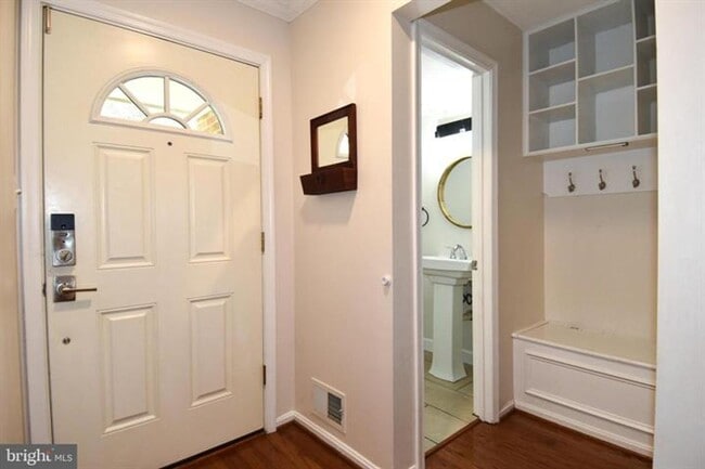 5920 Langton Dr in Alexandria, VA - Building Photo - Building Photo