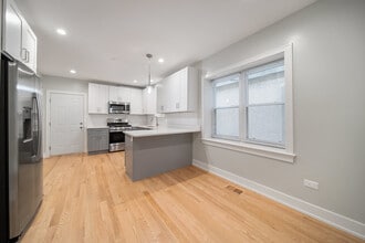 3014 N California Ave in Chicago, IL - Building Photo - Building Photo
