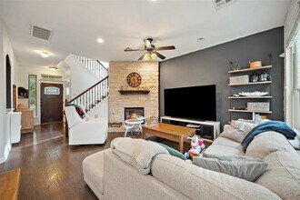 10904 Vetters in Austin, TX - Building Photo - Building Photo