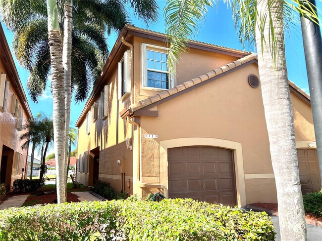 1315 Presidio Dr in Weston, FL - Foto de edificio - Building Photo