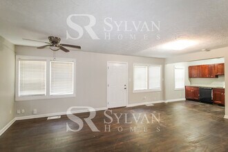 889 S Hairston Rd in Stone Mountain, GA - Building Photo - Building Photo