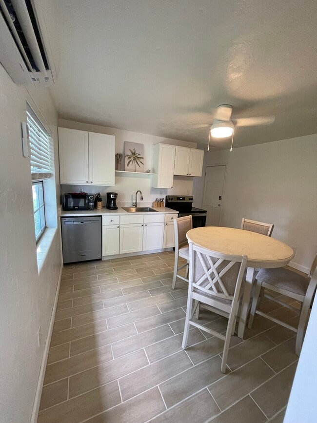 property at 104 W Osceola Ln