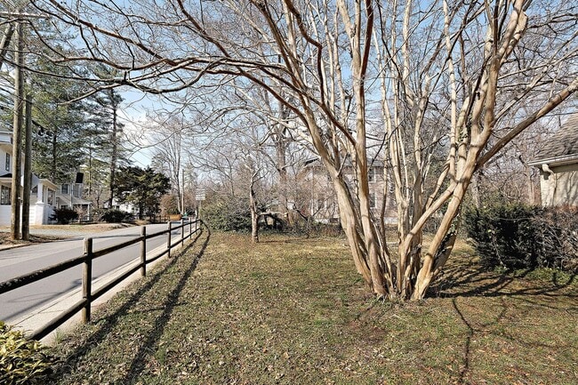 2614 Jefferson Park Ave in Charlottesville, VA - Building Photo - Building Photo