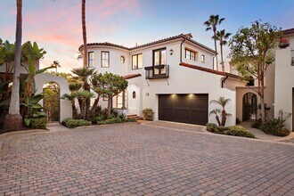 84 Sidney Bay Dr in Newport Beach, CA - Building Photo - Building Photo