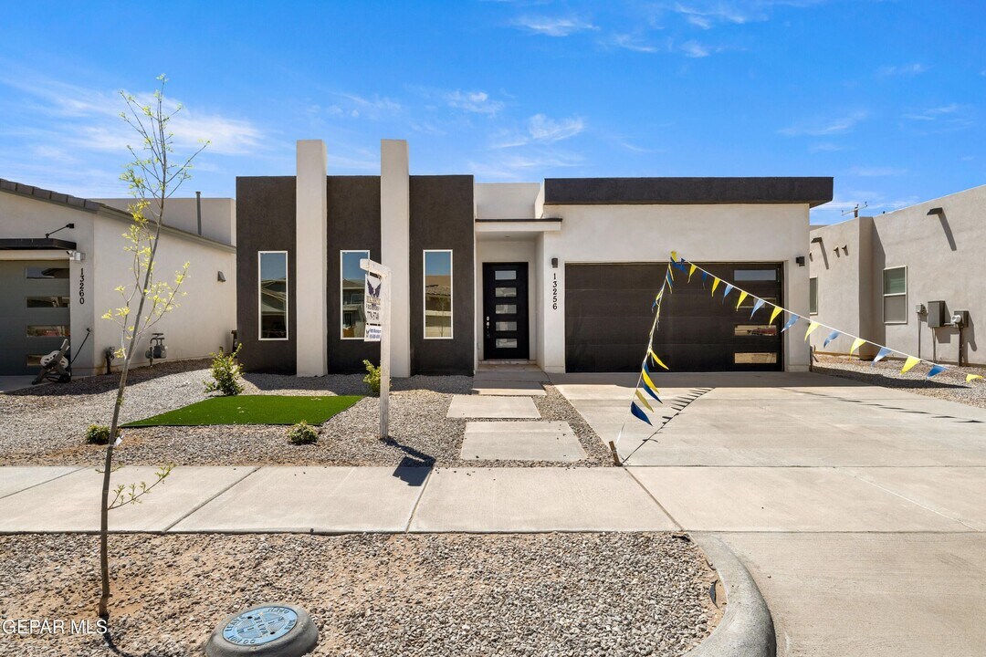 13264 Coldham St in Horizon City, TX - Building Photo