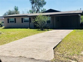 23 College Dr in Babson Park, FL - Building Photo