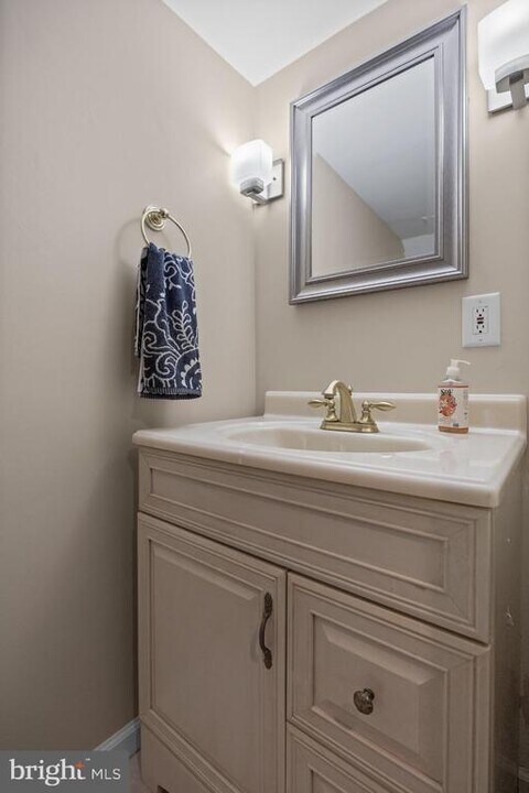 35 Jessica Ct in Evesham, NJ - Building Photo