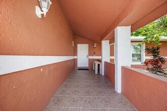 4928 Marbella Rd S in West Palm Beach, FL - Foto de edificio - Building Photo