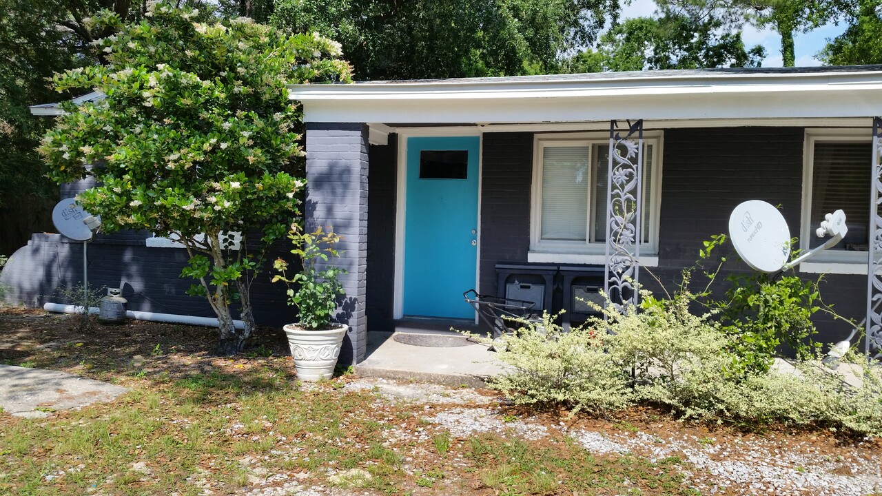 118 Holmes Dr, Unit B in Pensacola, FL - Building Photo