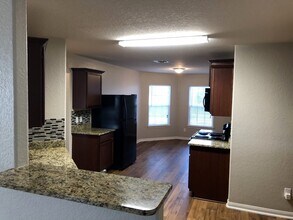 6616 Luckey Square in San Antonio, TX - Building Photo - Building Photo