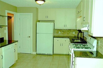 444 Jo Ann Dr SE in Marietta, GA - Building Photo - Building Photo