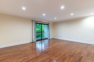 67 Riverside Ave in Greenwich, CT - Building Photo - Building Photo