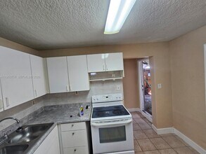 2990 SW 15th Ave in Fort Lauderdale, FL - Building Photo - Building Photo