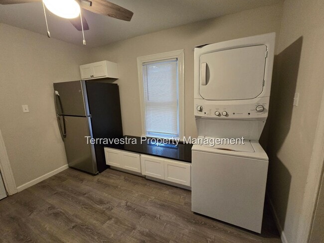 321-323 S 5th St in Millville, NJ - Foto de edificio - Building Photo