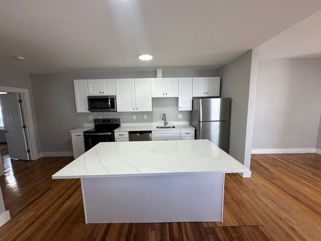 18 Wall St in Foxboro, MA - Building Photo - Building Photo