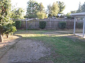675 B St in Orange Cove, CA - Building Photo - Building Photo