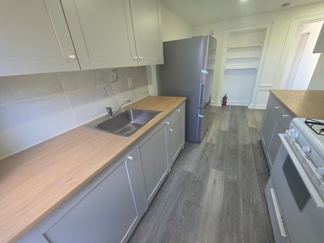 98 Delafield St in Poughkeepsie, NY - Foto de edificio - Building Photo