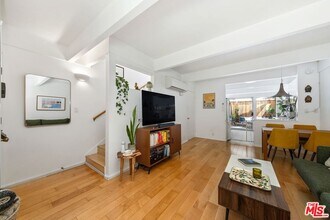 4040 Grand View Blvd in Los Angeles, CA - Foto de edificio - Building Photo