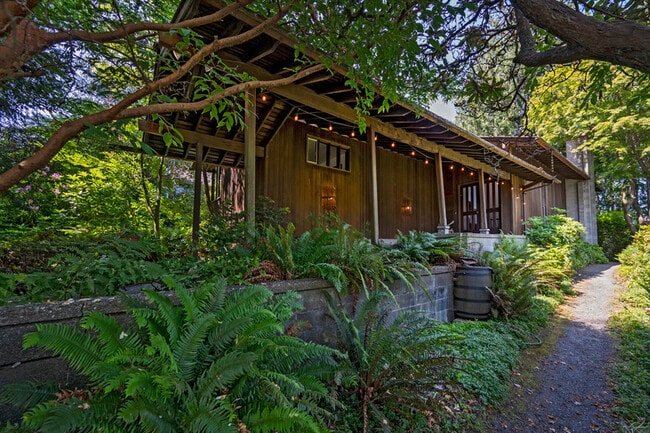 property at 9309 Fauntleroy Wy SW